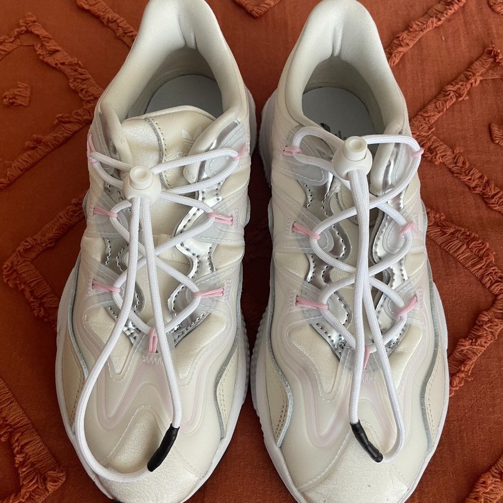 ❌ SOLD ❌ Women’s Adidas Ozweego Cream/White Size 7